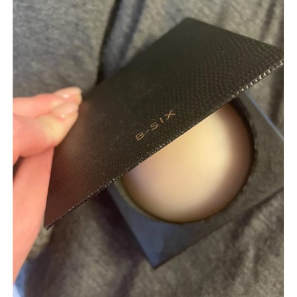 Women Sticky Adhesive Silicone Nipple Pasties with Travel Box - Picture 2 of 7